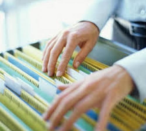 Hands on a files drawer